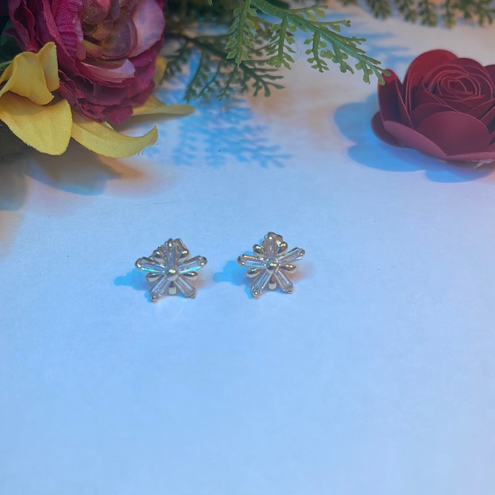 Womens Fashion flower transparent stones Earrings, stainless steel color Gold